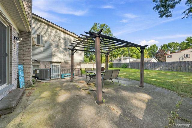 19700 Northbrook Drive, Southfield, MI 48076