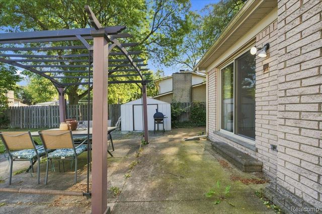 19700 Northbrook Drive, Southfield, MI 48076