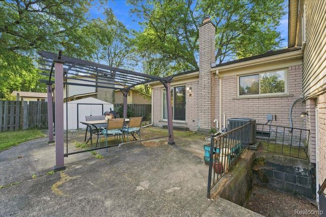 19700 Northbrook Drive, Southfield, MI 48076