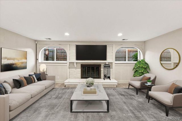 19700 Northbrook Drive, Southfield, MI 48076