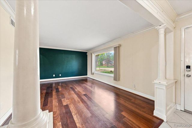 19700 Northbrook Drive, Southfield, MI 48076