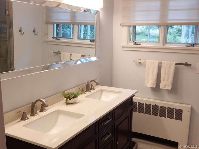 52 Kingwood Park, Poughkeepsie, NY 12601