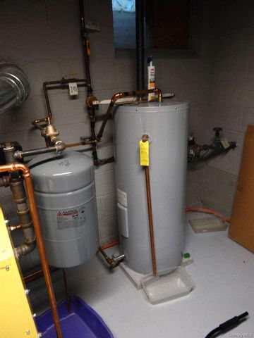52 Kingwood Park, Poughkeepsie, NY 12601
