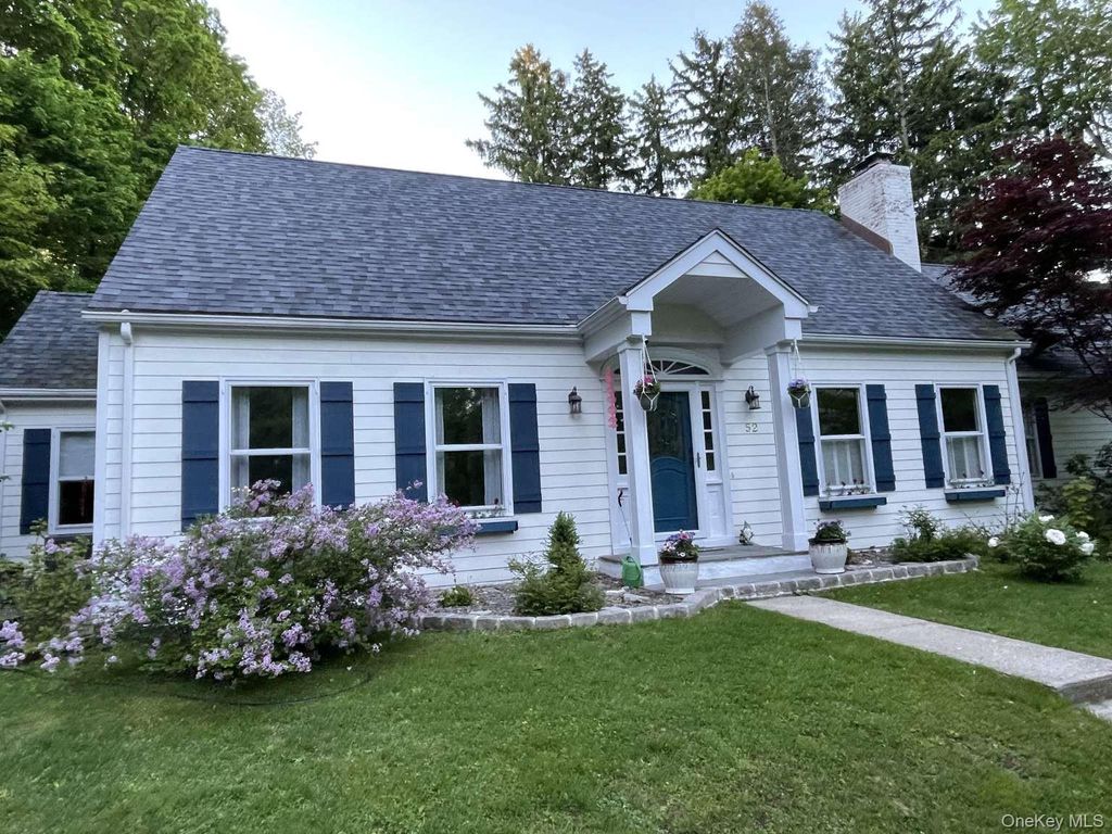 52 Kingwood Park, Poughkeepsie, NY 12601