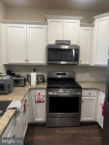 8 PEREGRINE WAY, Burlington, NJ 08016