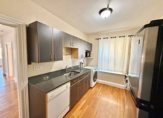 1662 Commonwealth 52, Boston, MA 02135