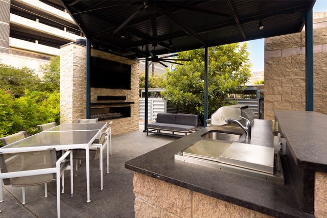 2011 Cedar Springs 305, Dallas, TX 75201