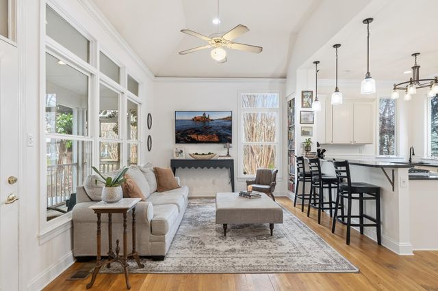 156 HARBOR ISLE CIR N, Memphis, TN 38103