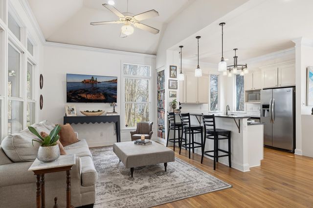 156 HARBOR ISLE CIR N, Memphis, TN 38103