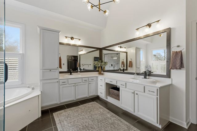 156 HARBOR ISLE CIR N, Memphis, TN 38103