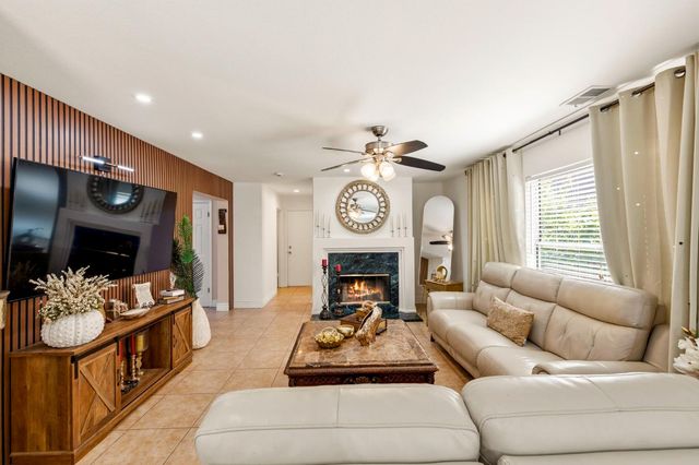 2053 Raven St, Tracy, CA 95376