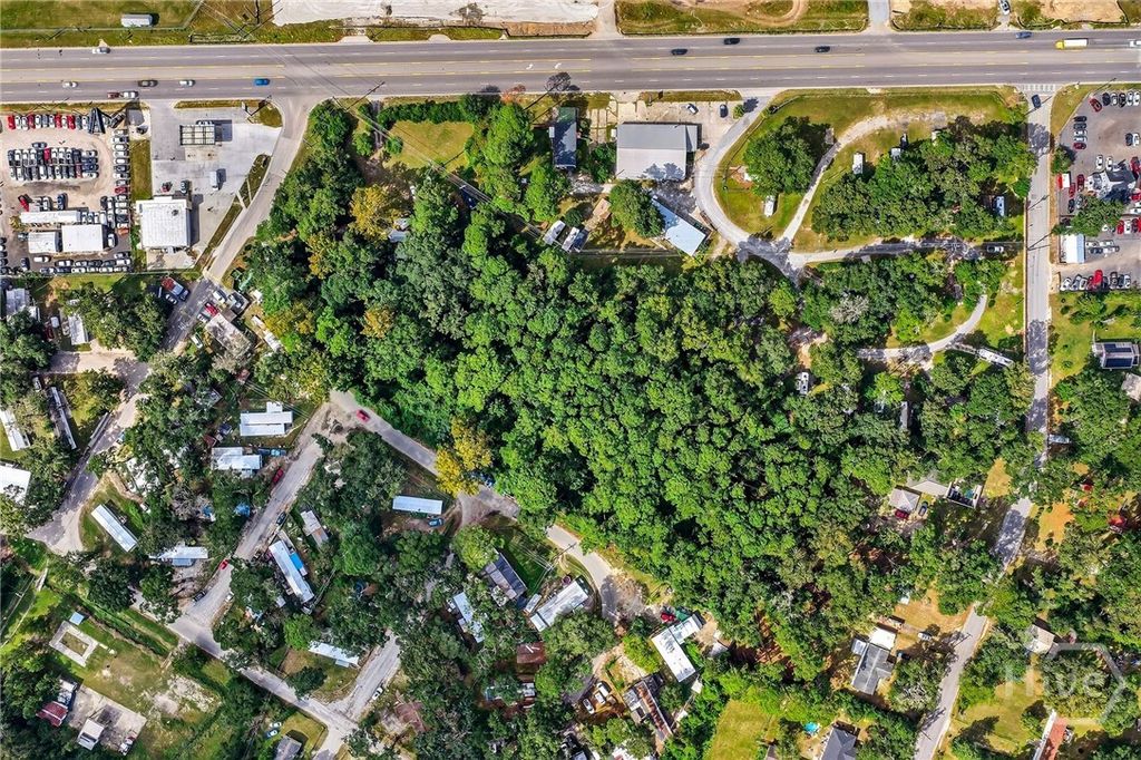 Image 11 of property listing at 4709 Ogeechee Road, Savannah, GA 31405