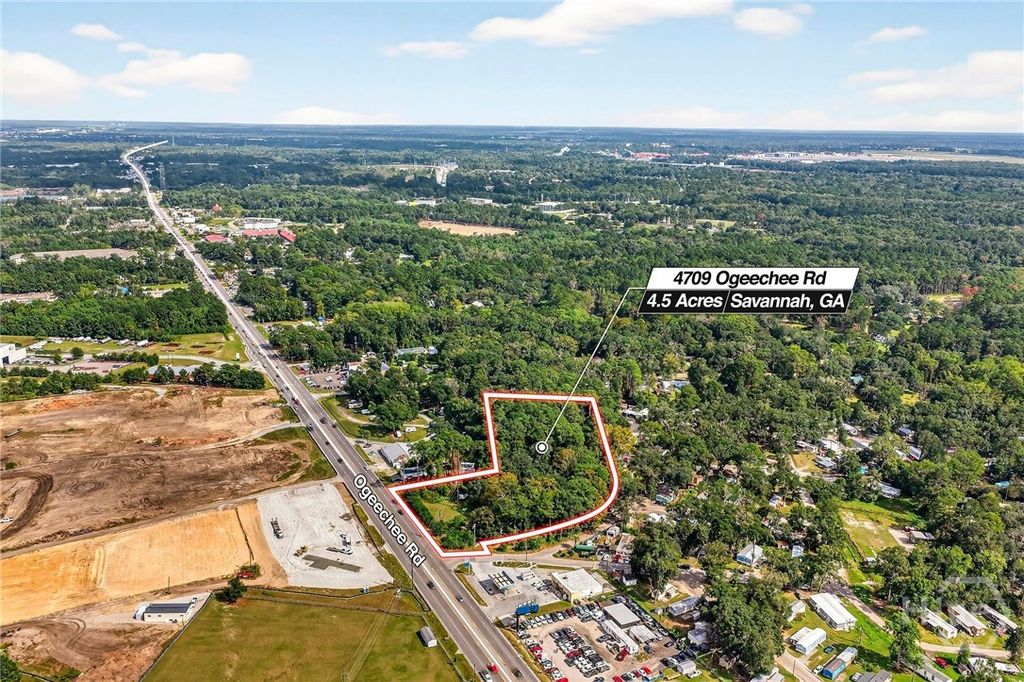 Image 12 of property listing at 4709 Ogeechee Road, Savannah, GA 31405