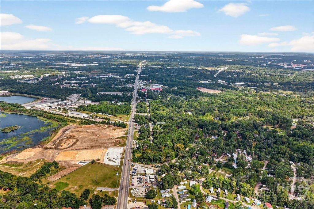 Image 14 of property listing at 4709 Ogeechee Road, Savannah, GA 31405