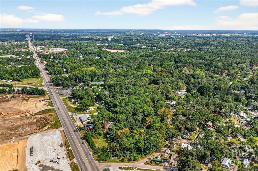 Image 5 of property listing at 4709 Ogeechee Road, Savannah, GA 31405