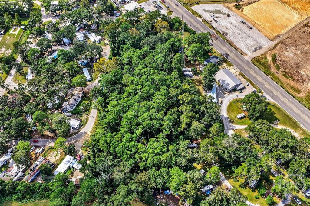 Image 6 of property listing at 4709 Ogeechee Road, Savannah, GA 31405