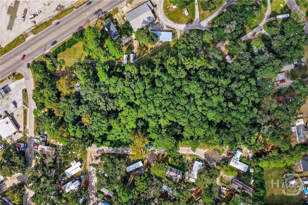 Image 8 of property listing at 4709 Ogeechee Road, Savannah, GA 31405