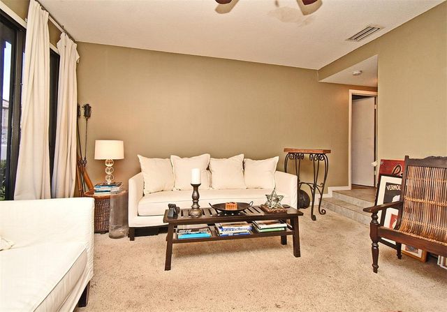 686 LAKE VILLAS DRIVE 686, Altamonte Springs, FL 32701