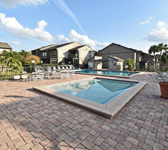 686 LAKE VILLAS DRIVE 686, Altamonte Springs, FL 32701