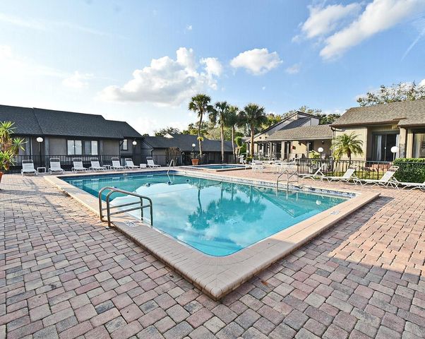 686 LAKE VILLAS DRIVE 686, Altamonte Springs, FL 32701