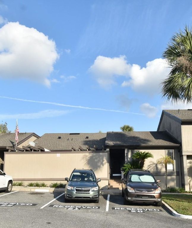 Image 2 of property listing at 686 LAKE VILLAS DRIVE 686, Altamonte Springs, FL 32701