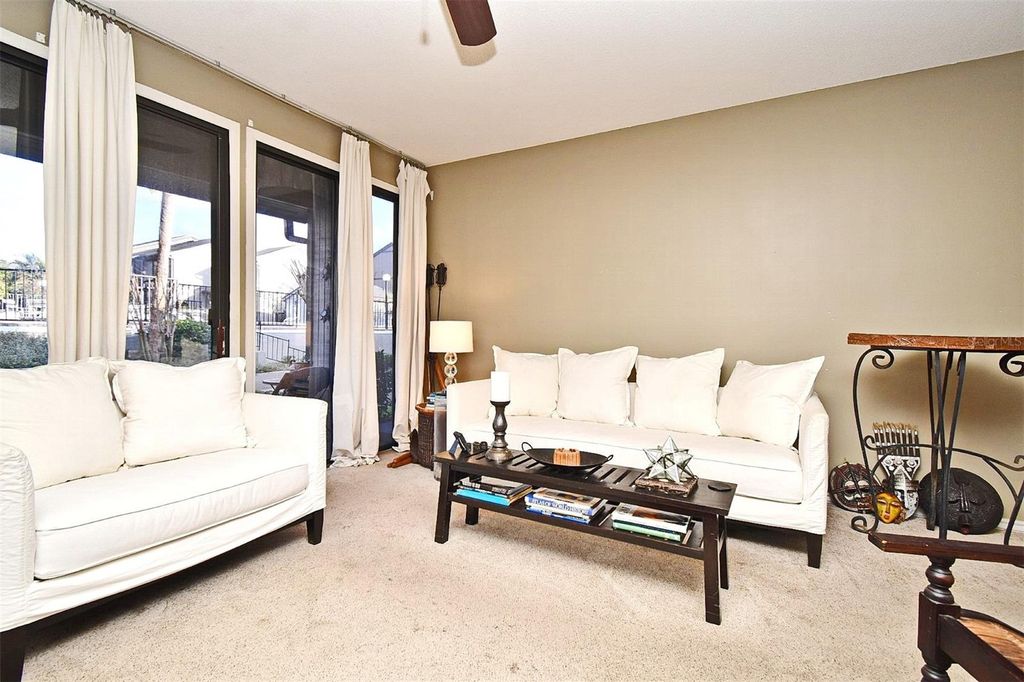 Image 16 of property listing at 686 LAKE VILLAS DRIVE 686, Altamonte Springs, FL 32701