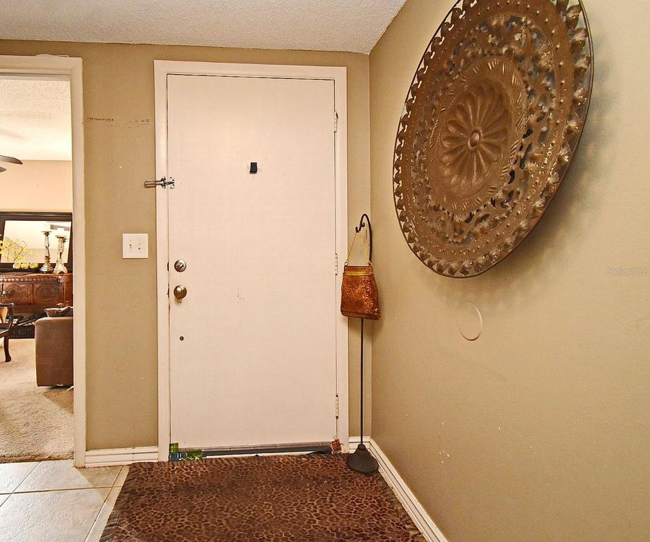 Image 7 of property listing at 686 LAKE VILLAS DRIVE 686, Altamonte Springs, FL 32701