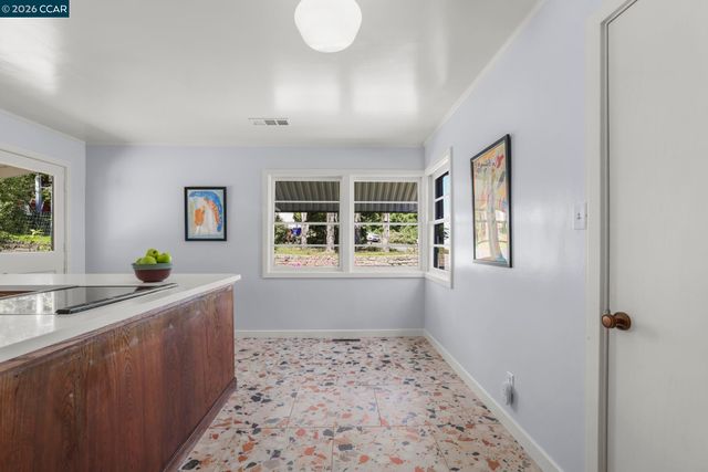 1931 Dowrelio Dr, Crockett, CA 94525