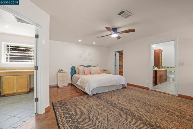 1931 Dowrelio Dr, Crockett, CA 94525
