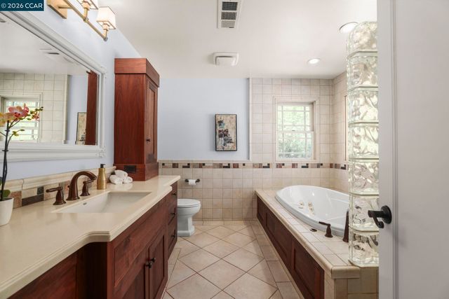 1931 Dowrelio Dr, Crockett, CA 94525