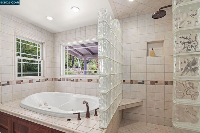 1931 Dowrelio Dr, Crockett, CA 94525