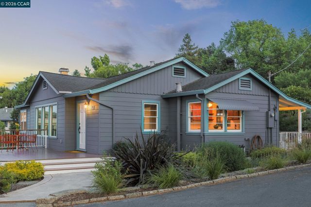1931 Dowrelio Dr, Crockett, CA 94525