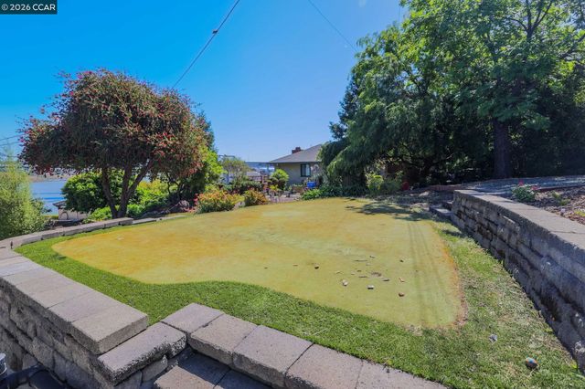 1931 Dowrelio Dr, Crockett, CA 94525