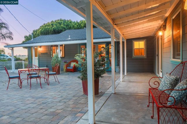 1931 Dowrelio Dr, Crockett, CA 94525