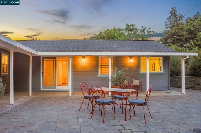 1931 Dowrelio Dr, Crockett, CA 94525