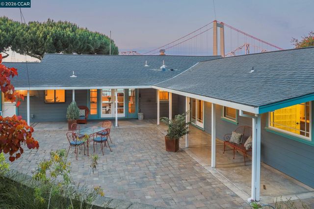 1931 Dowrelio Dr, Crockett, CA 94525