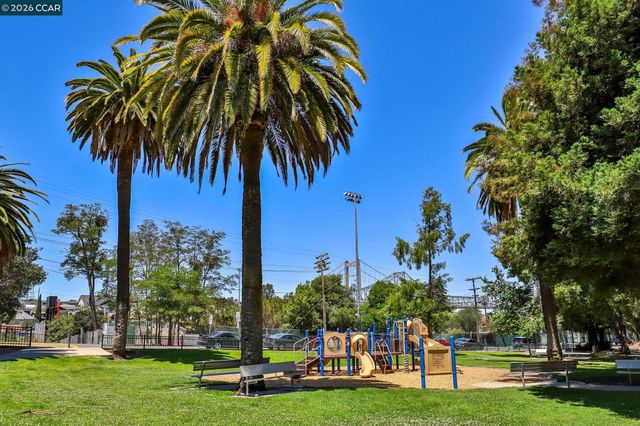 1931 Dowrelio Dr, Crockett, CA 94525