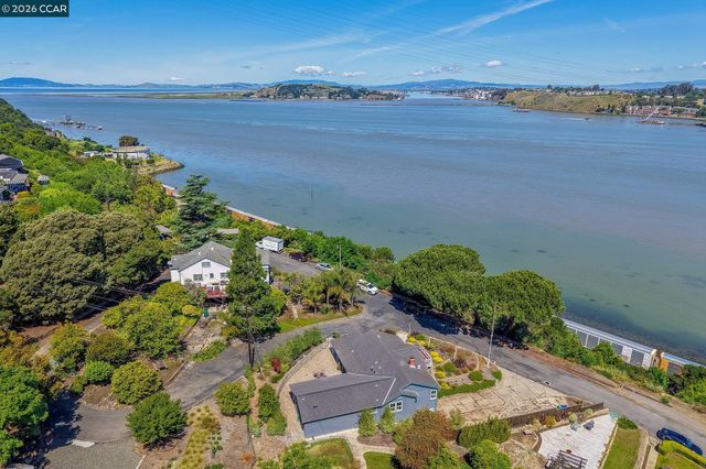 1931 Dowrelio Dr, Crockett, CA 94525