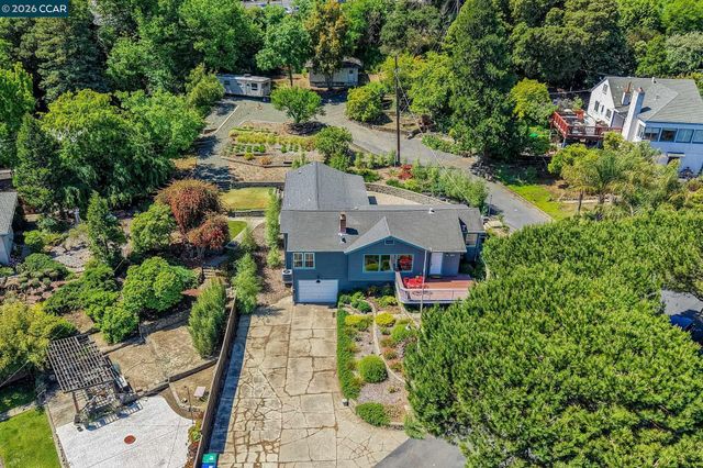 1931 Dowrelio Dr, Crockett, CA 94525