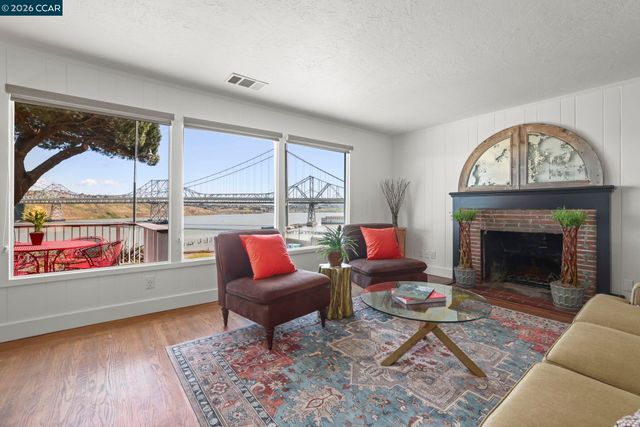 1931 Dowrelio Dr, Crockett, CA 94525