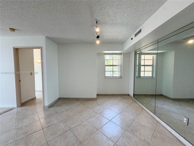 19877 E Country Club Dr 3408, Aventura, FL 33180