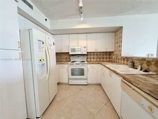 19877 E Country Club Dr 3408, Aventura, FL 33180