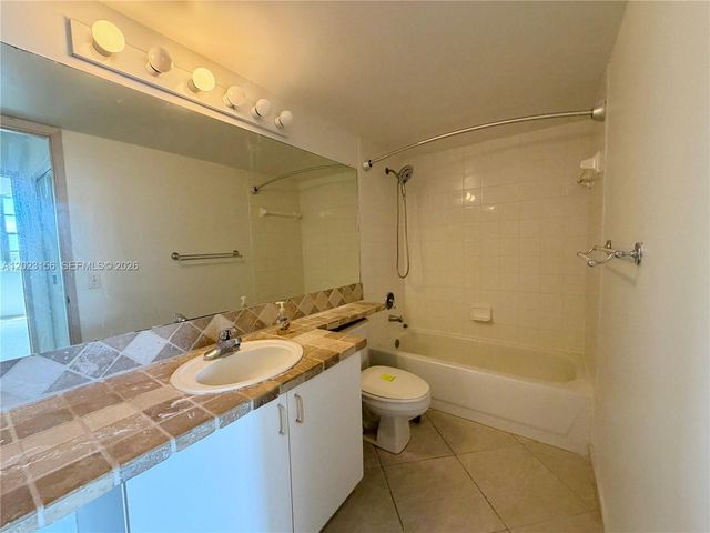 19877 E Country Club Dr 3408, Aventura, FL 33180
