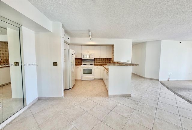 19877 E Country Club Dr 3408, Aventura, FL 33180