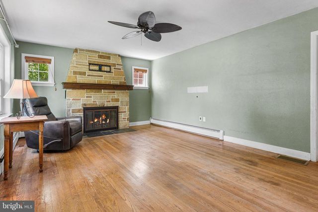 42 PARK AVE, Lansdale, PA 19446