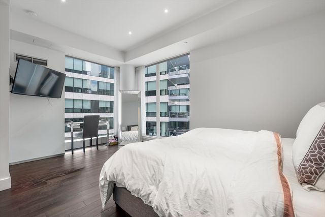 22 Liberty Dr 9G, Boston, MA 02210
