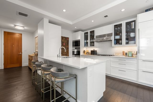 22 Liberty Dr 9G, Boston, MA 02210