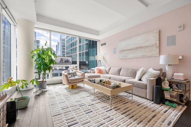 22 Liberty Dr 9G, Boston, MA 02210