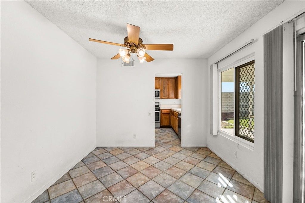 Image 13 of property listing at 1224 Palos Verde, Eastvale, CA 92880