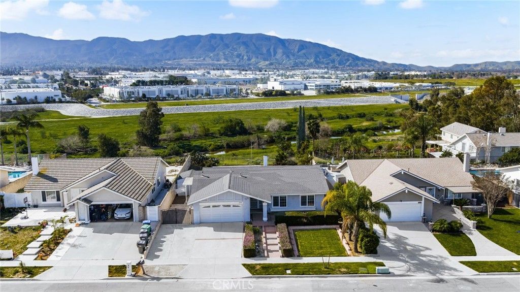 Image 4 of property listing at 1224 Palos Verde, Eastvale, CA 92880